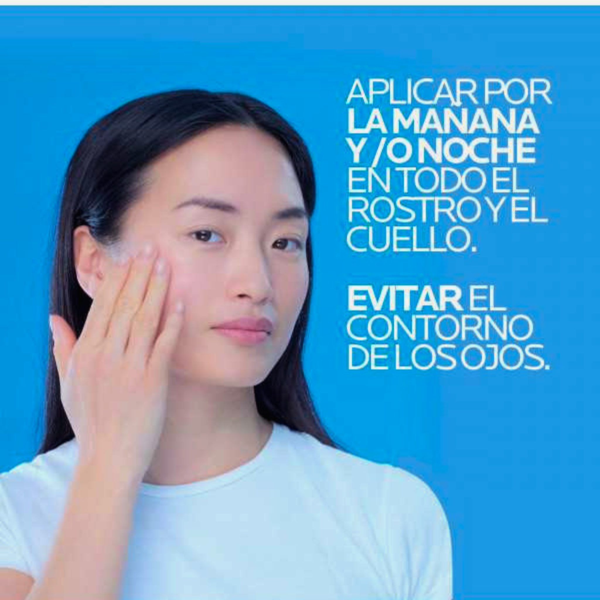 Femme appliquant le sérum La Roche-Posay Pure Vitamin C10 pour améliorer l'éclat, lisser la peau et réduire les rides.